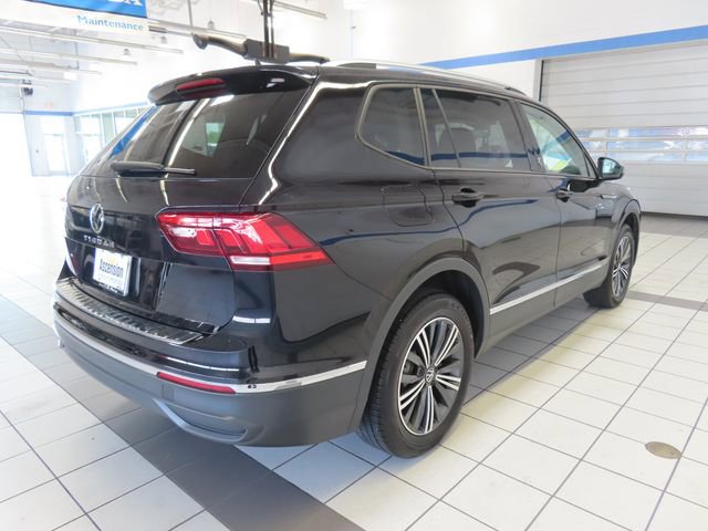 Used 2024 Volkswagen Tiguan Wolfsburg Edition FWD image 13