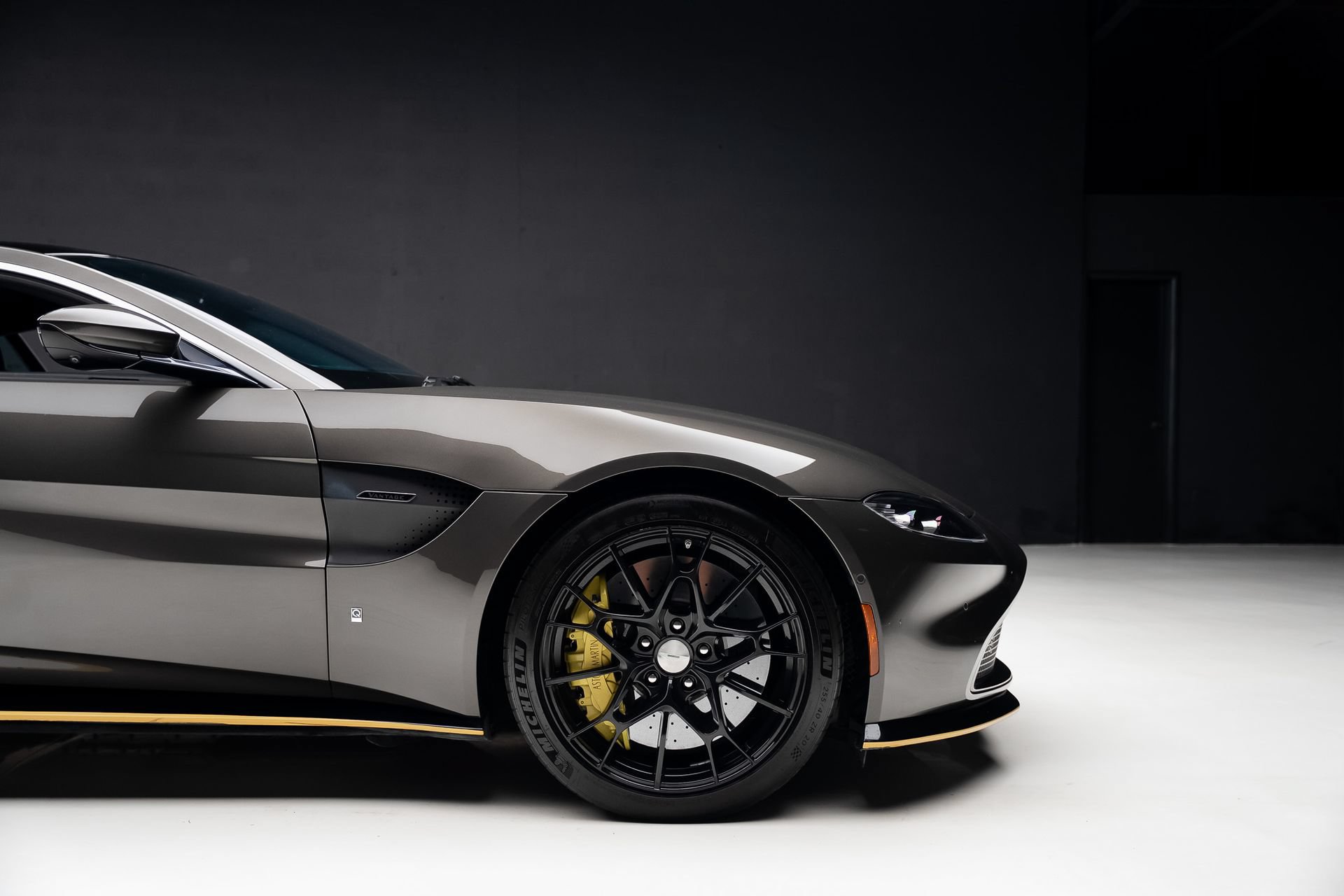 Used 2022 Aston Martin V8 Vantage Coupe RWD image 46