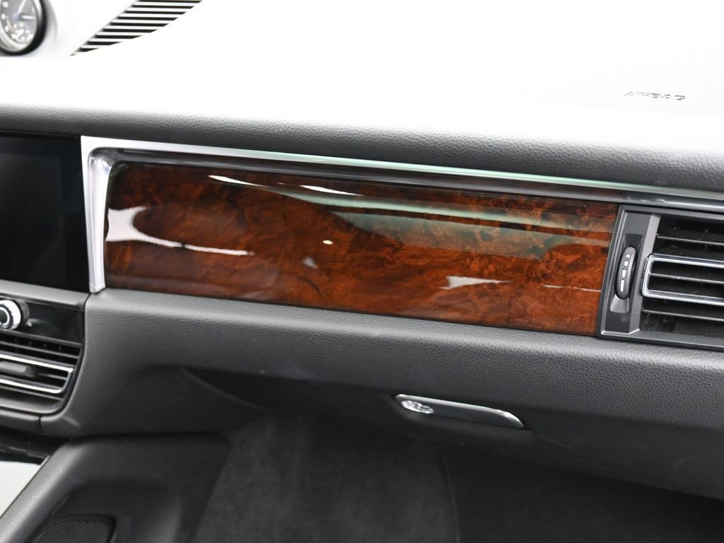 Certified 2022 Porsche Macan image 31