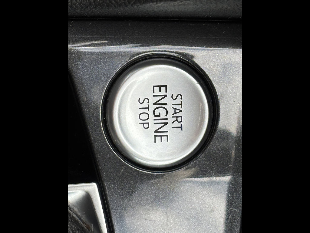 Used 2023 Volkswagen Tiguan SE R-Line FWD image 16
