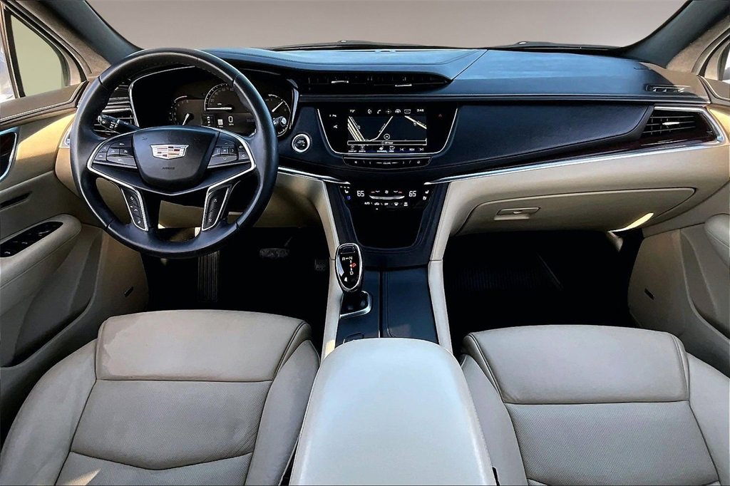 Used 2018 Cadillac XT5 Premium Luxury w/ Driver Assist Package image 15