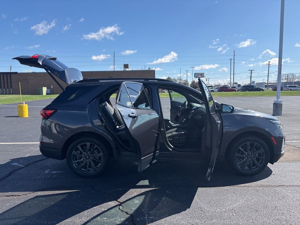 Used 2023 Chevrolet Equinox RS FWD image 22