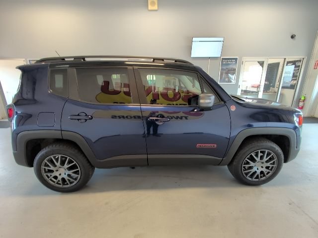 Used 2016 Jeep Renegade Trailhawk w/ Cold Weather Group AWD/4WD image 6