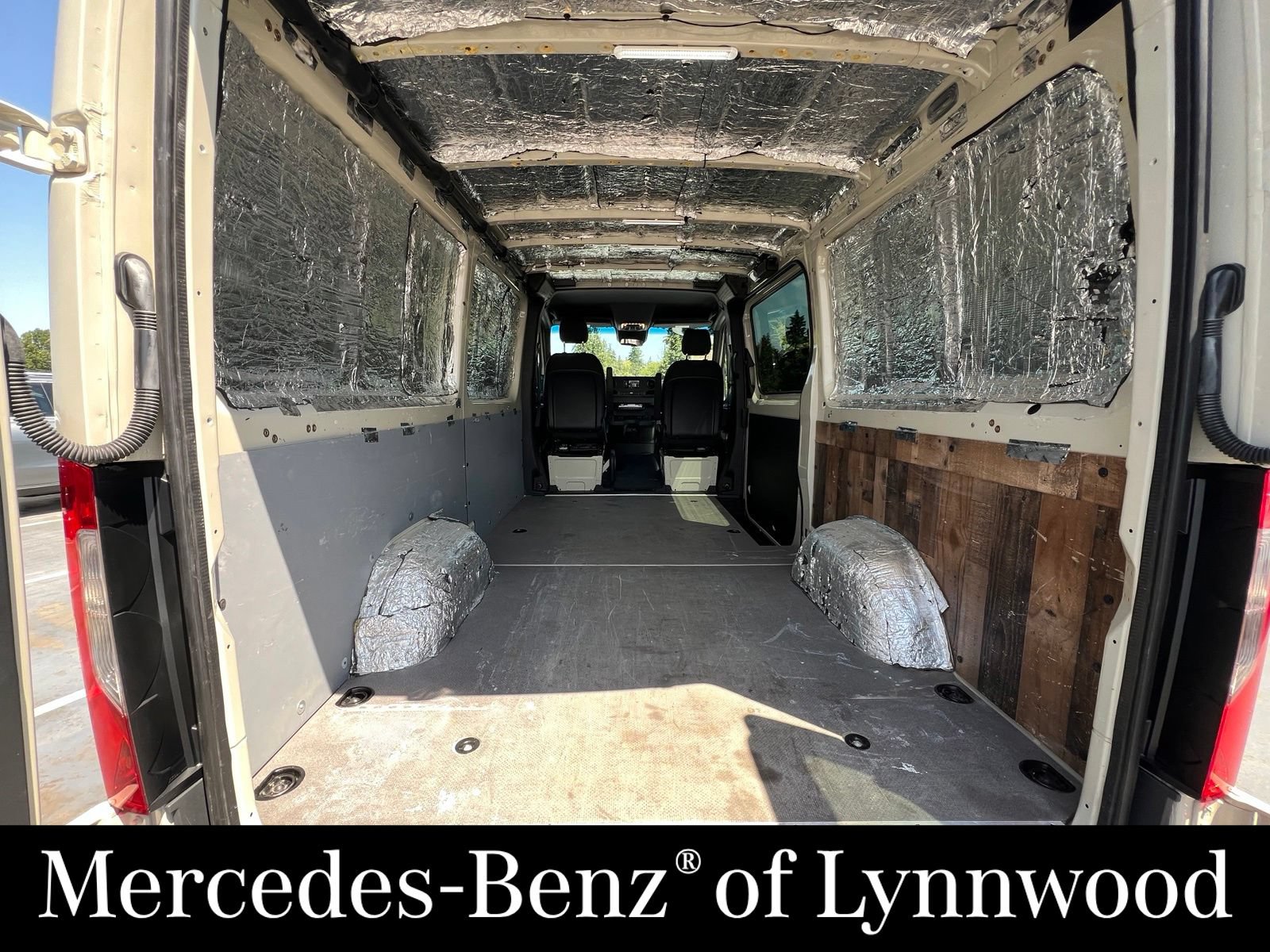 Used 2022 Mercedes-Benz Sprinter 2500 image 12