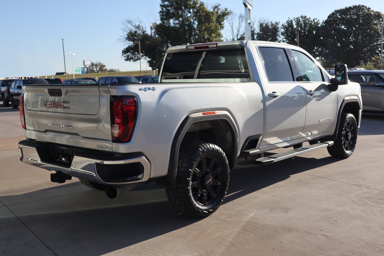 Used 2023 GMC Sierra 2500 SLE image 8