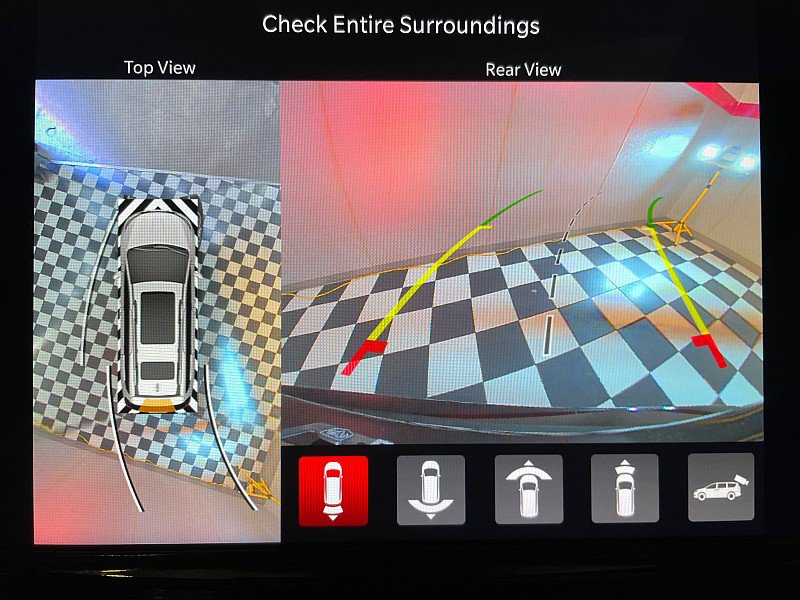 Used 2025 Chrysler Pacifica Pinnacle FWD image 14