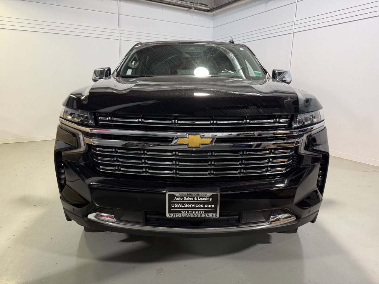 Used 2023 Chevrolet Suburban Premier image 2