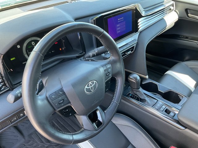 Used 2025 Toyota Camry SE FWD image 19