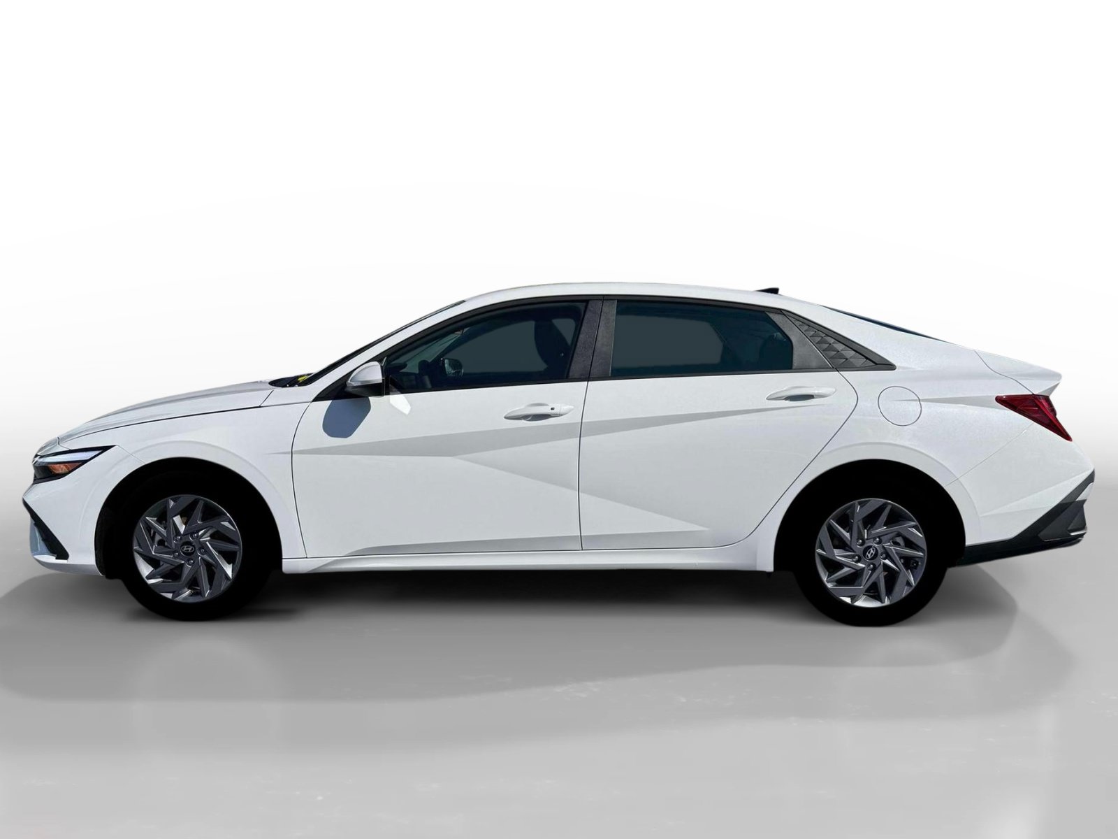 New 2026 Hyundai Elantra Hybrid FWD image 3