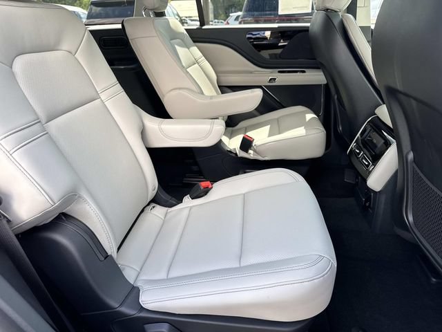 New 2026 Lincoln Aviator 2WD w/ Jet Appearance Package image 10