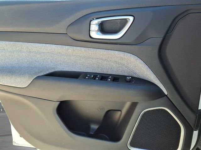 Used 2024 Jeep Compass Latitude AWD/4WD image 16