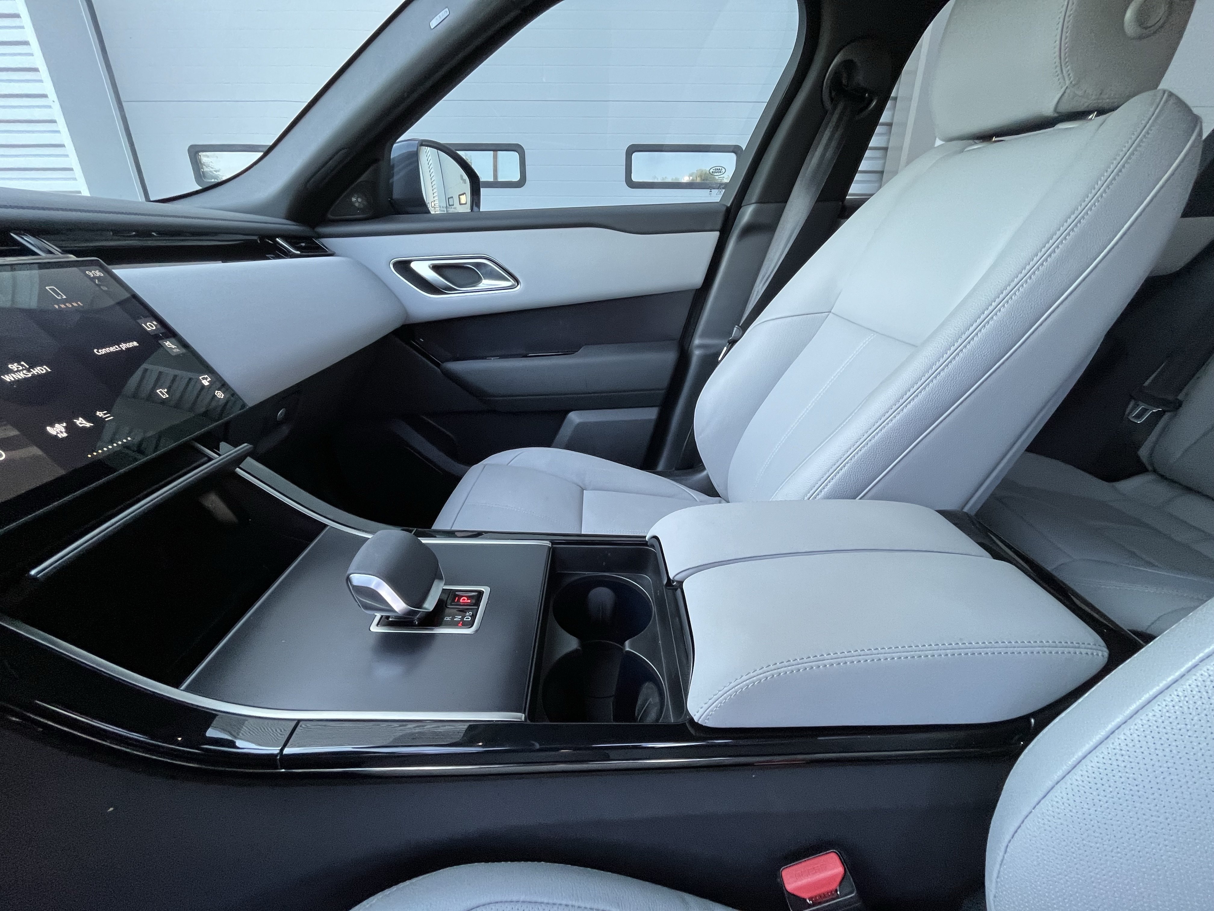 Certified 2026 Land Rover Range Rover Velar Dynamic SE AWD/4WD image 26