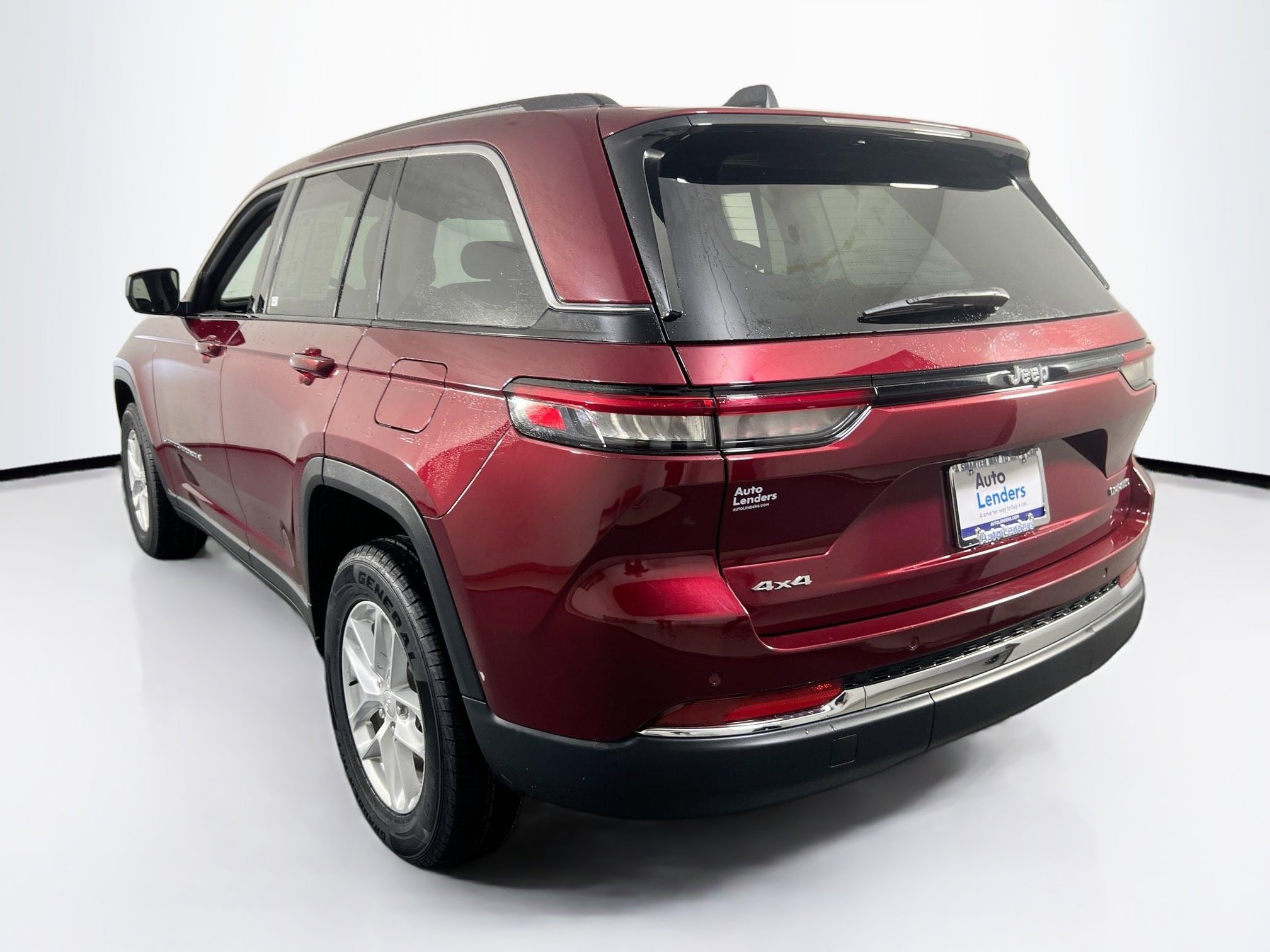 Used 2023 Jeep Grand Cherokee Laredo image 7