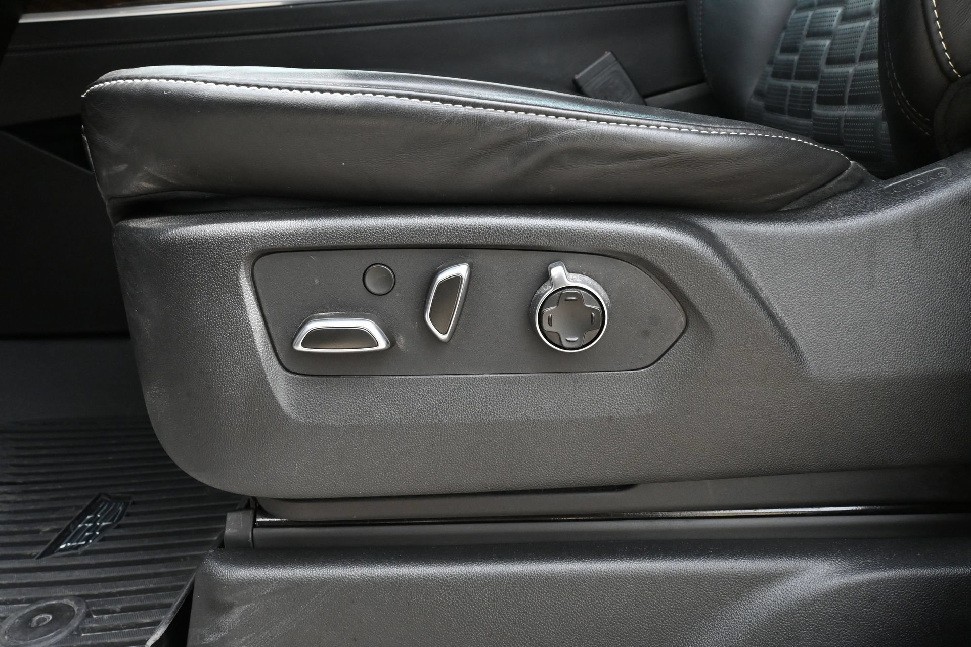 Certified 2025 Cadillac Escalade Sport Platinum w/ LPO, Floor Liner Package AWD/4WD image 17
