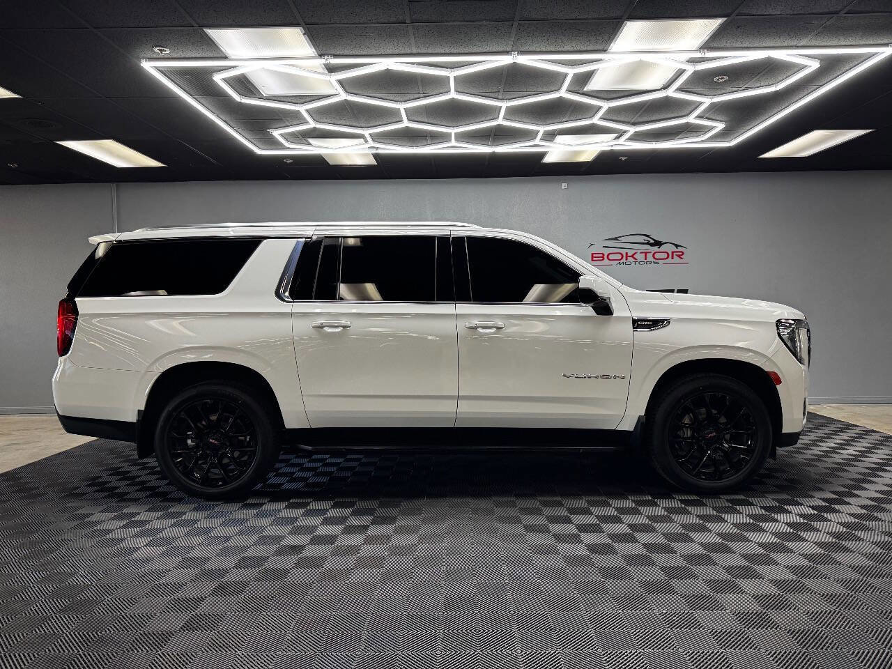 Used 2023 GMC Yukon XL SLE image 15