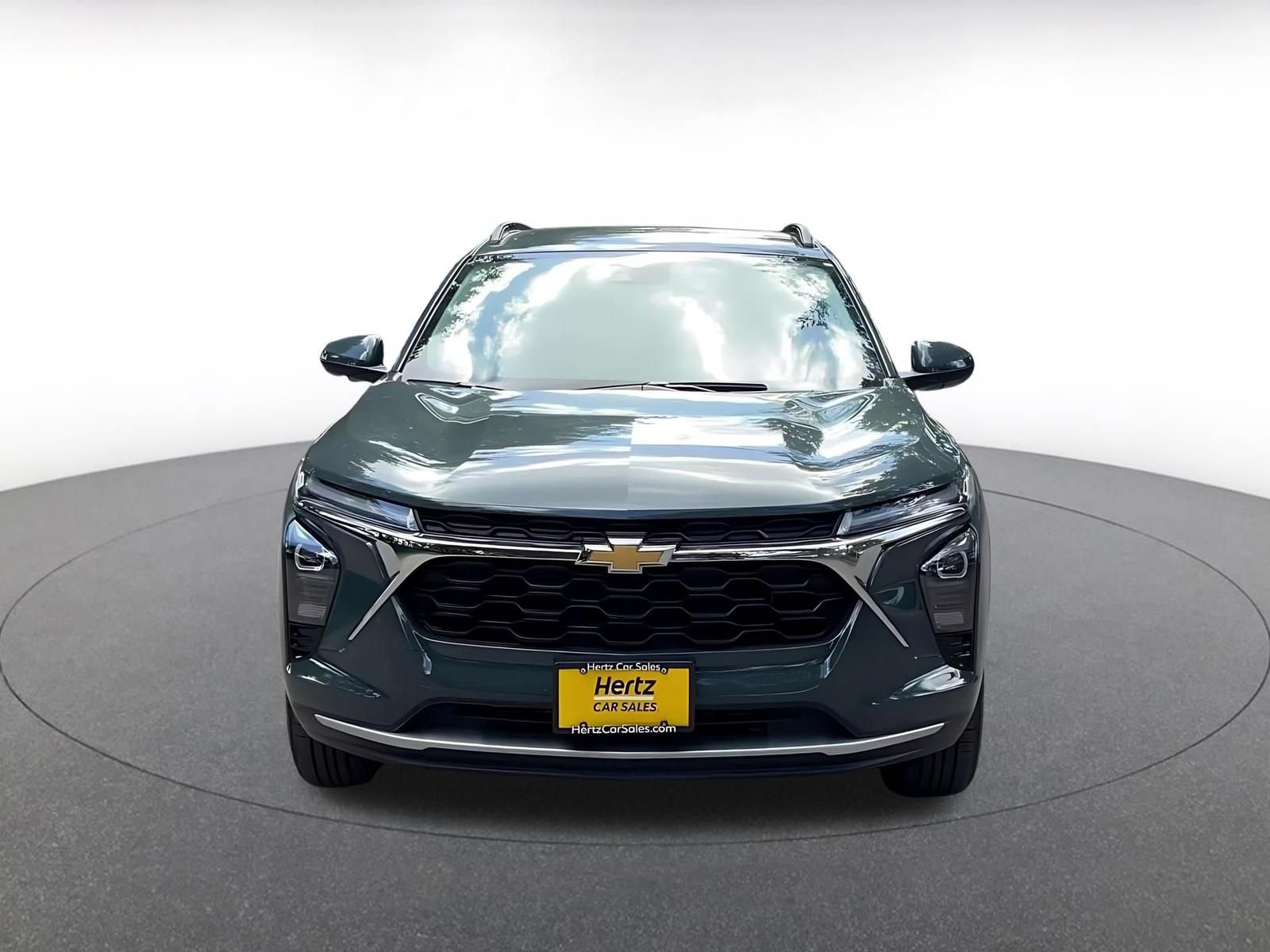 Used 2025 Chevrolet Trax LT FWD image 4