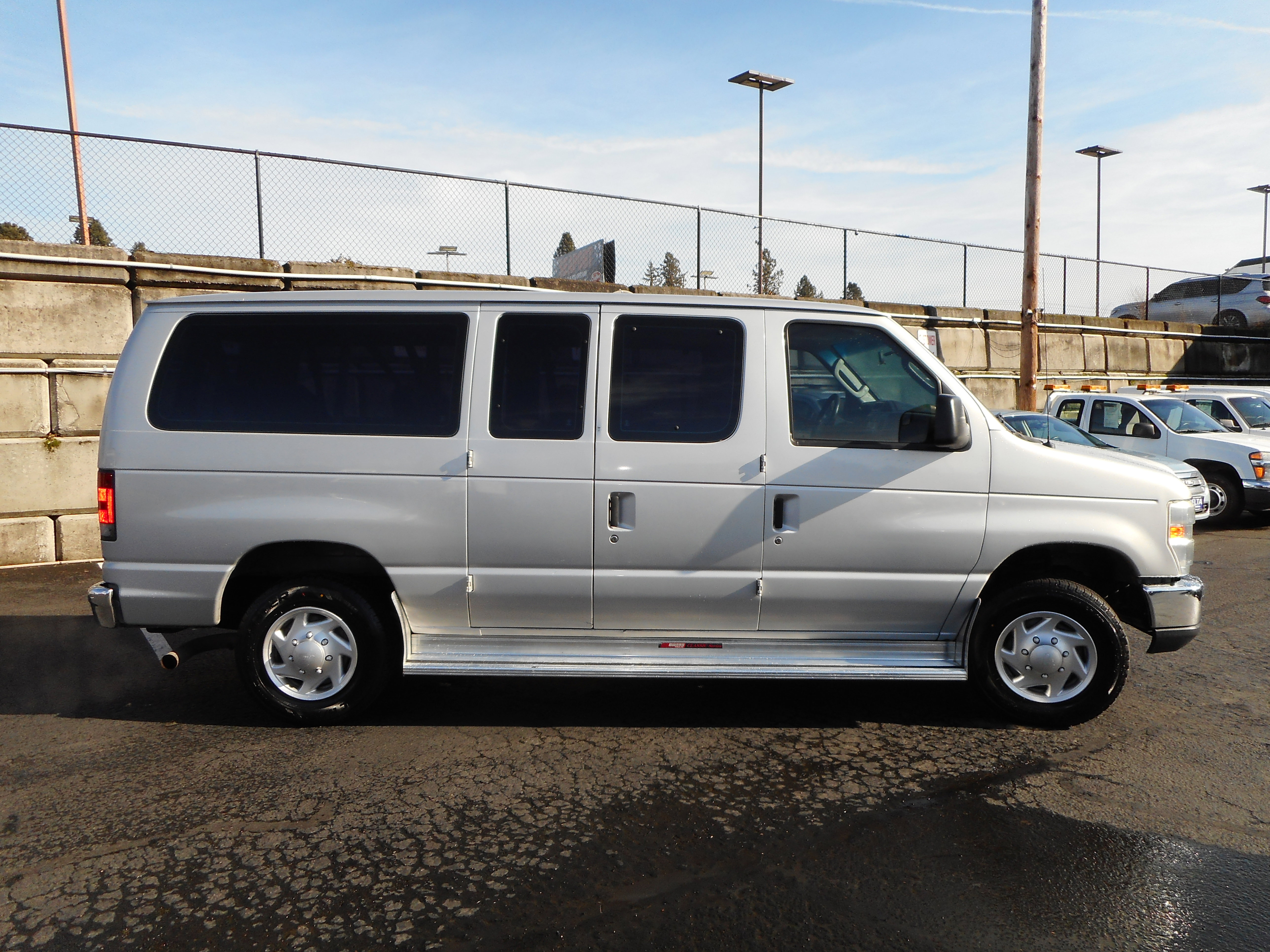 Used 2012 Ford E-350 and Econoline 350 XL w/ PWR Windows & Locks Group image 2