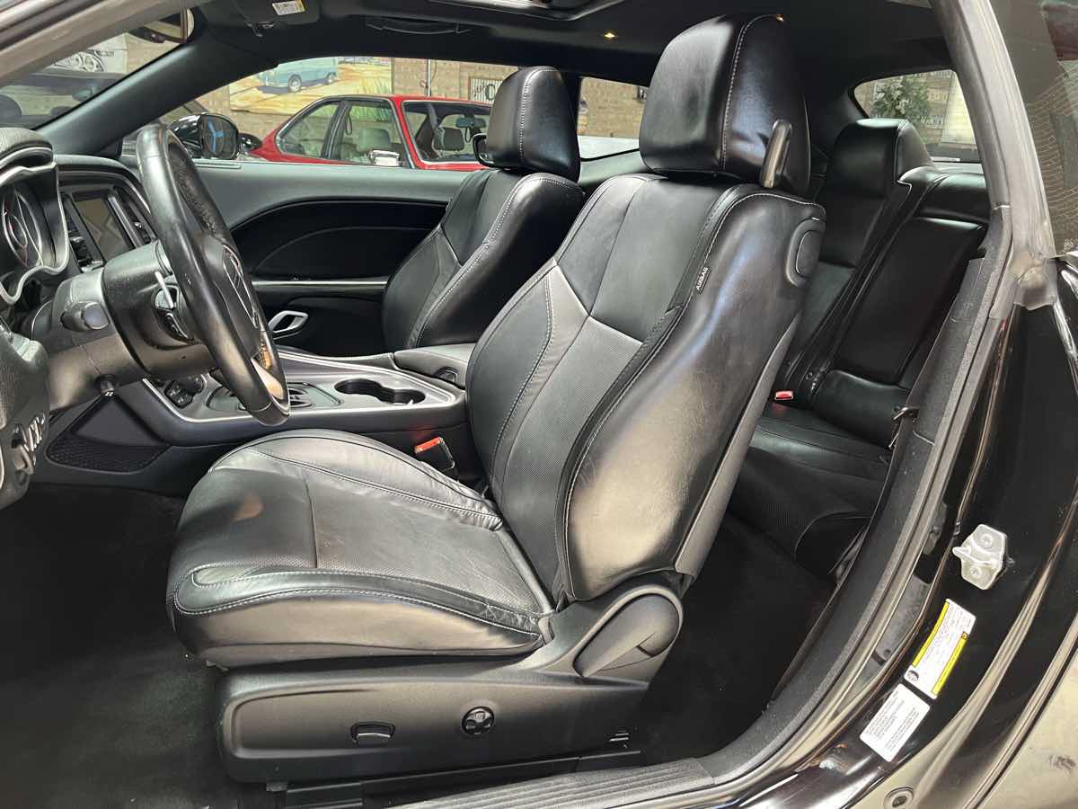 Used 2015 Dodge Challenger SXT Plus RWD image 23