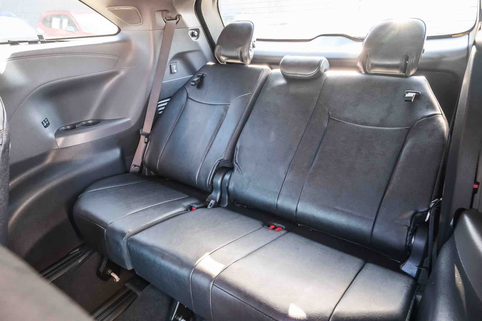 Certified 2024 Toyota Sienna XSE w/ XSE Premium Package FWD image 18