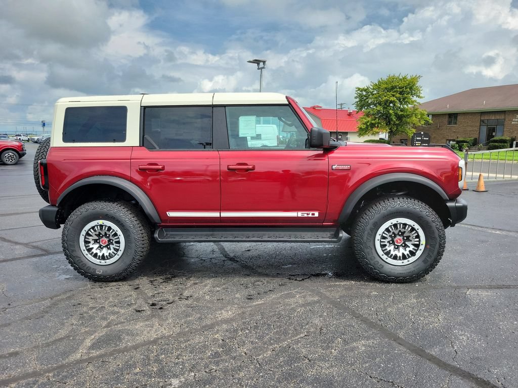 New 2026 Ford Bronco Outer Banks w/ Sasquatch Package AWD/4WD image 3