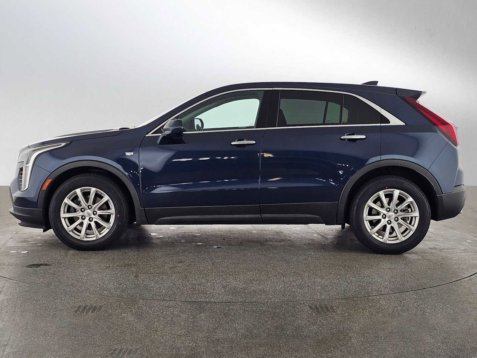 Used 2019 Cadillac XT4 Luxury image 2