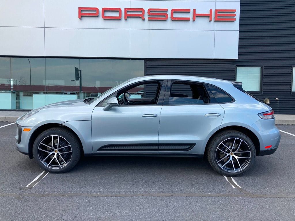 Used 2025 Porsche Macan AWD/4WD image 2