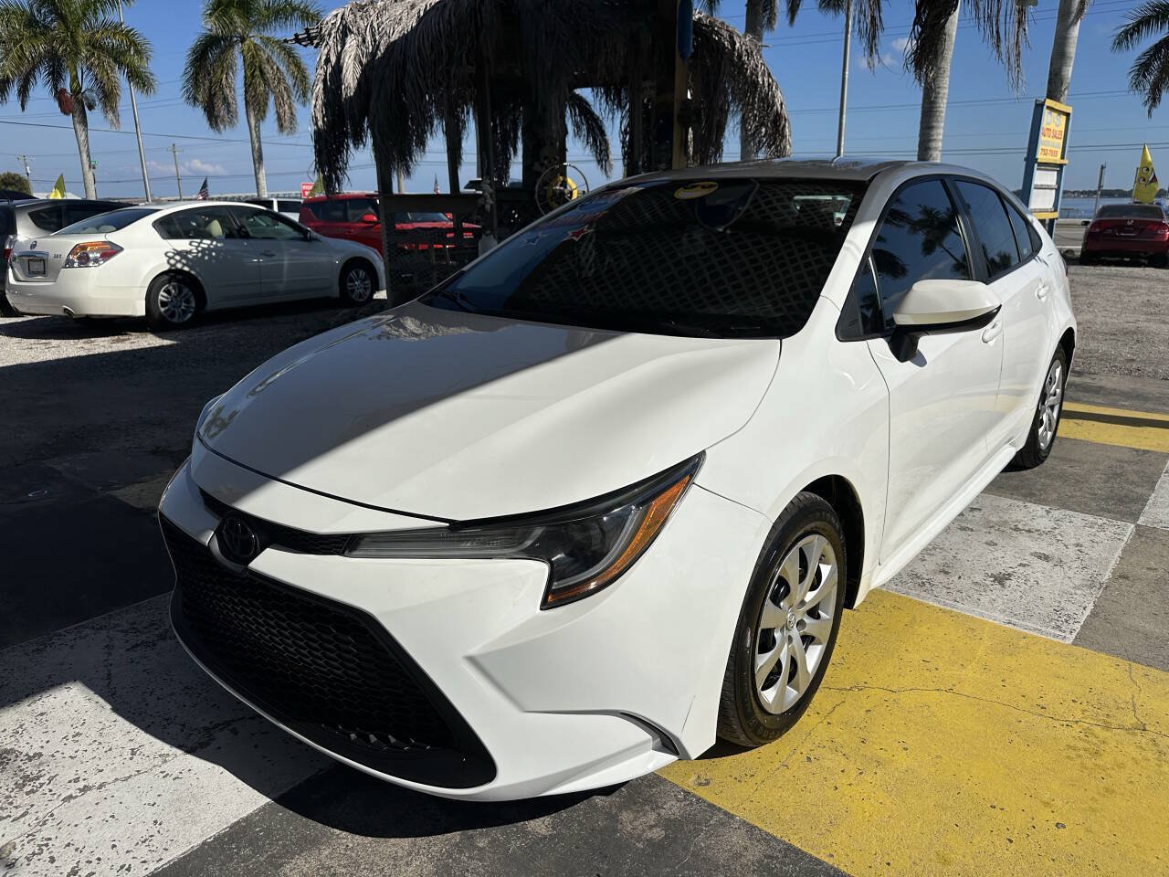 Used 2020 Toyota Corolla LE FWD image 1