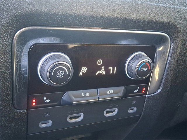 Used 2023 Chevrolet Suburban High Country image 12