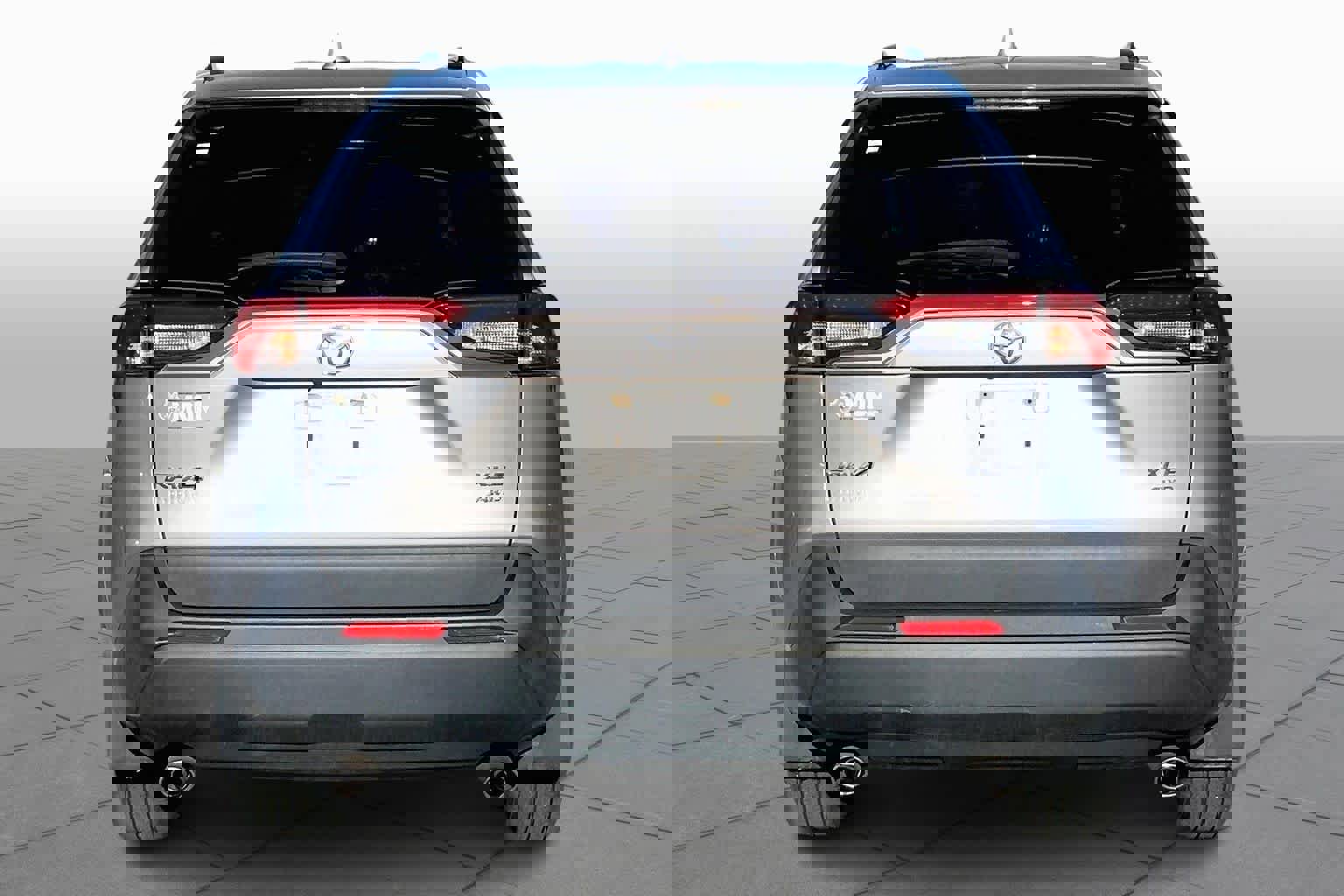 Used 2020 Toyota RAV4 XLE image 4