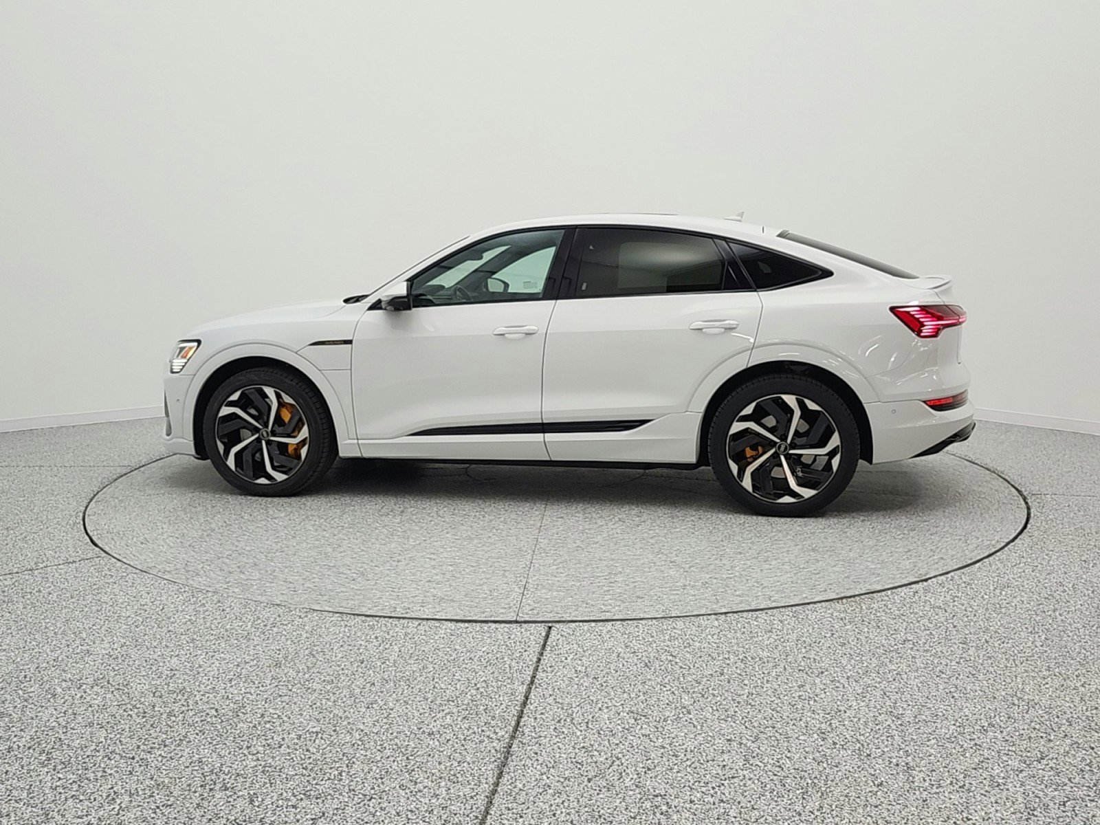 Used 2023 Audi e-tron Premium Plus w/ Premium Plus Package AWD/4WD image 8
