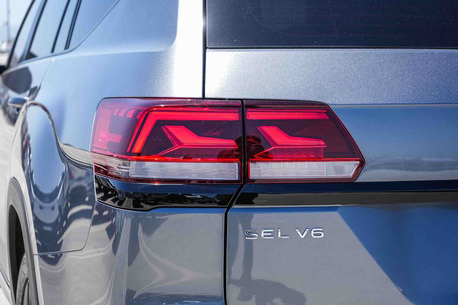 Certified 2023 Volkswagen Atlas SEL R-Line AWD/4WD image 9