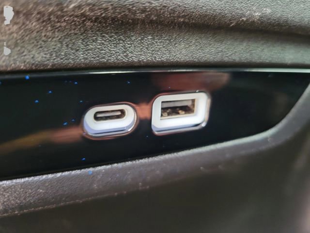 Used 2025 Chrysler Pacifica Select image 18