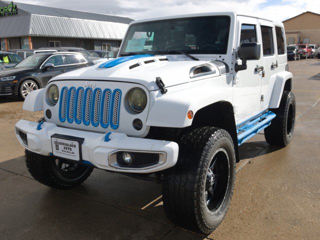 Used 2016 Jeep Wrangler Unlimited Sahara w/ Max Tow Package AWD/4WD image 2