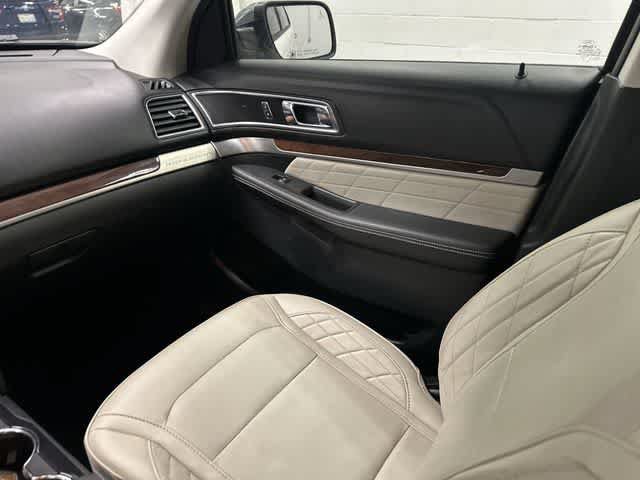 Used 2017 Ford Explorer Platinum AWD/4WD image 13