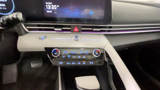 Certified 2023 Hyundai Elantra Limited w/ Winter Weather Package FWD image 33