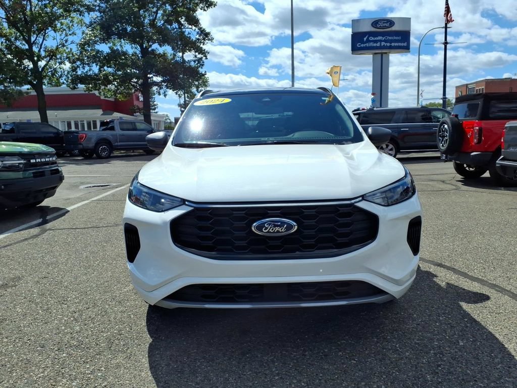 Certified 2024 Ford Escape ST-Line w/ Tech Pack #1 AWD/4WD image 3