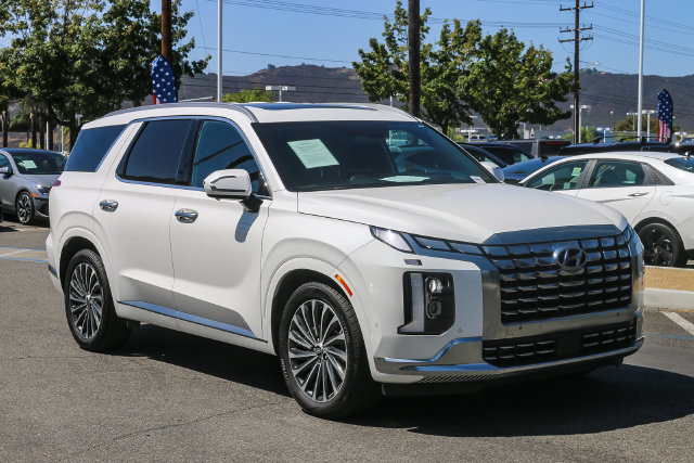 Certified 2023 Hyundai Palisade Calligraphy FWD image 3