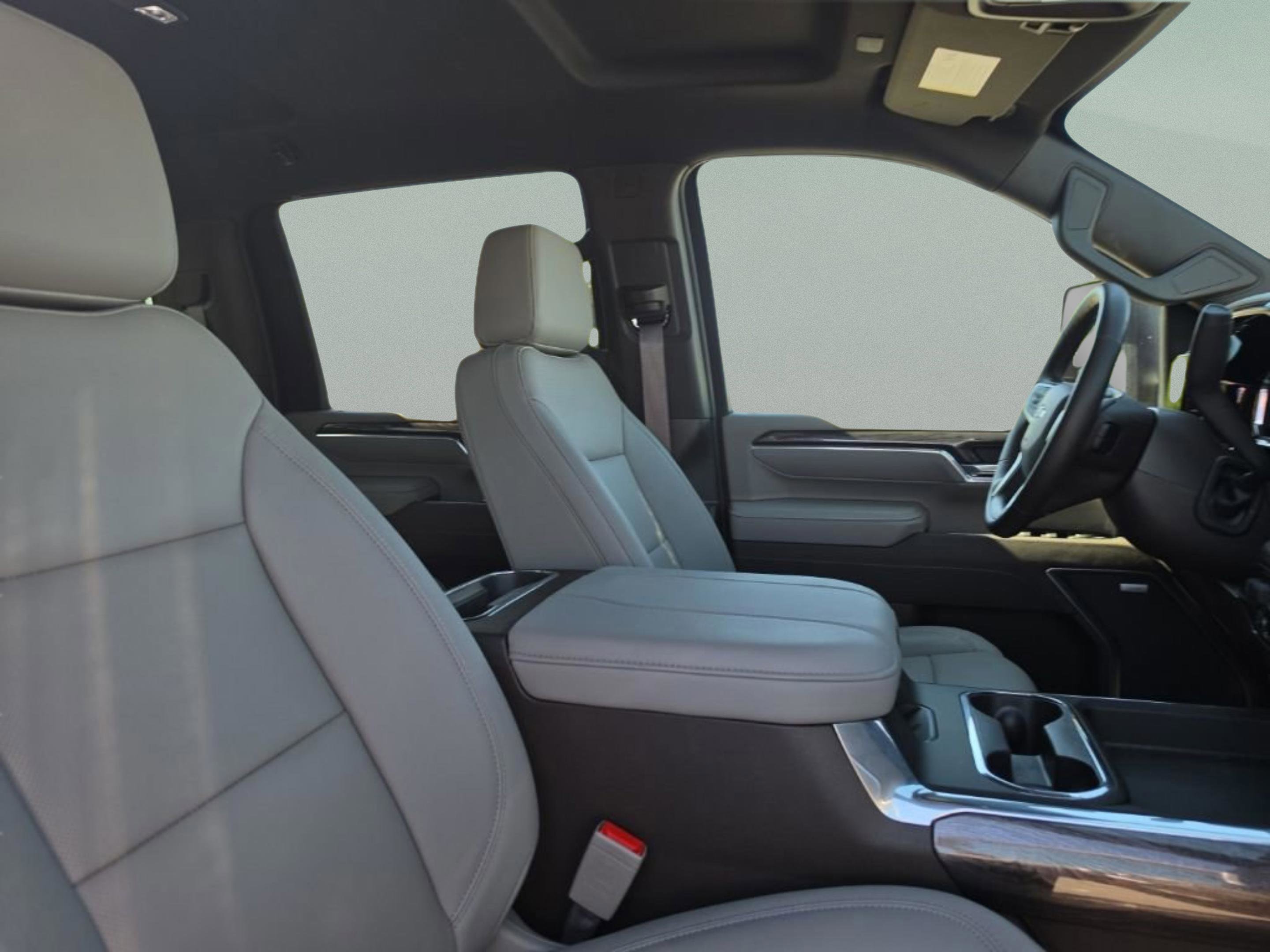 Used 2026 Chevrolet Silverado 3500 LTZ w/ LTZ Convenience Package AWD/4WD image 32