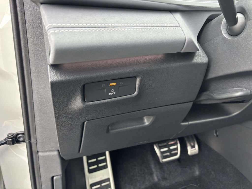 New 2026 Volkswagen Tiguan SE R-Line image 14