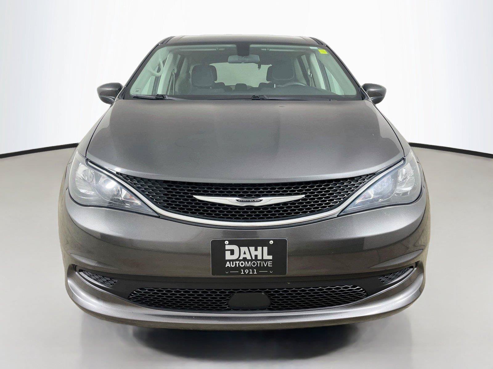 Used 2021 Chrysler Voyager LX FWD image 3