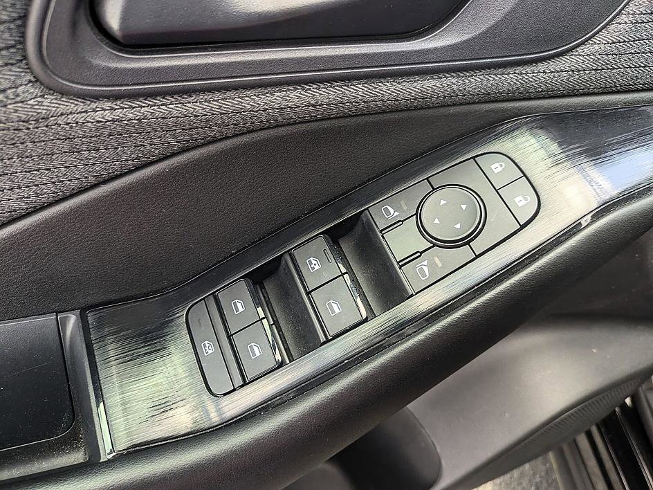 Used 2023 Nissan Rogue S image 13