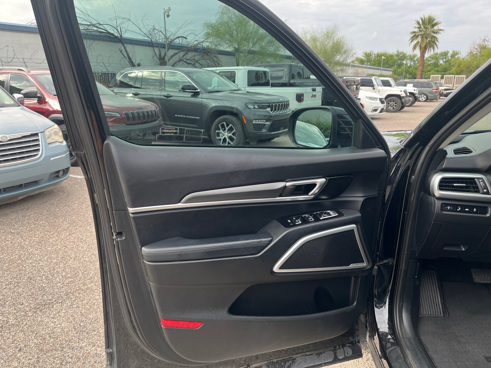 Used 2020 Kia Telluride LX FWD image 13