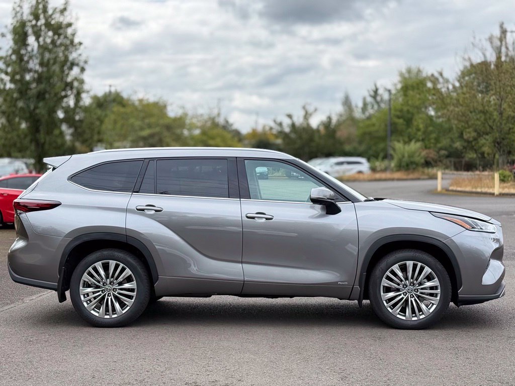 Certified 2026 Toyota Highlander Platinum AWD/4WD image 6