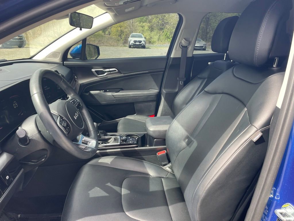 Used 2024 Kia Sportage EX image 2