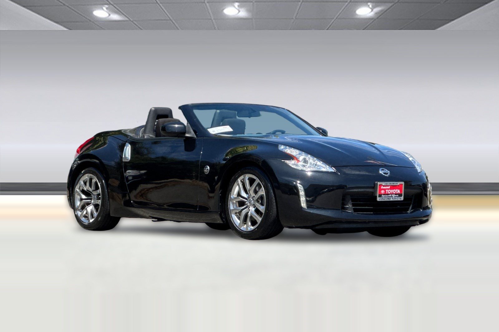 Used 2014 Nissan 370Z Roadster RWD image 30