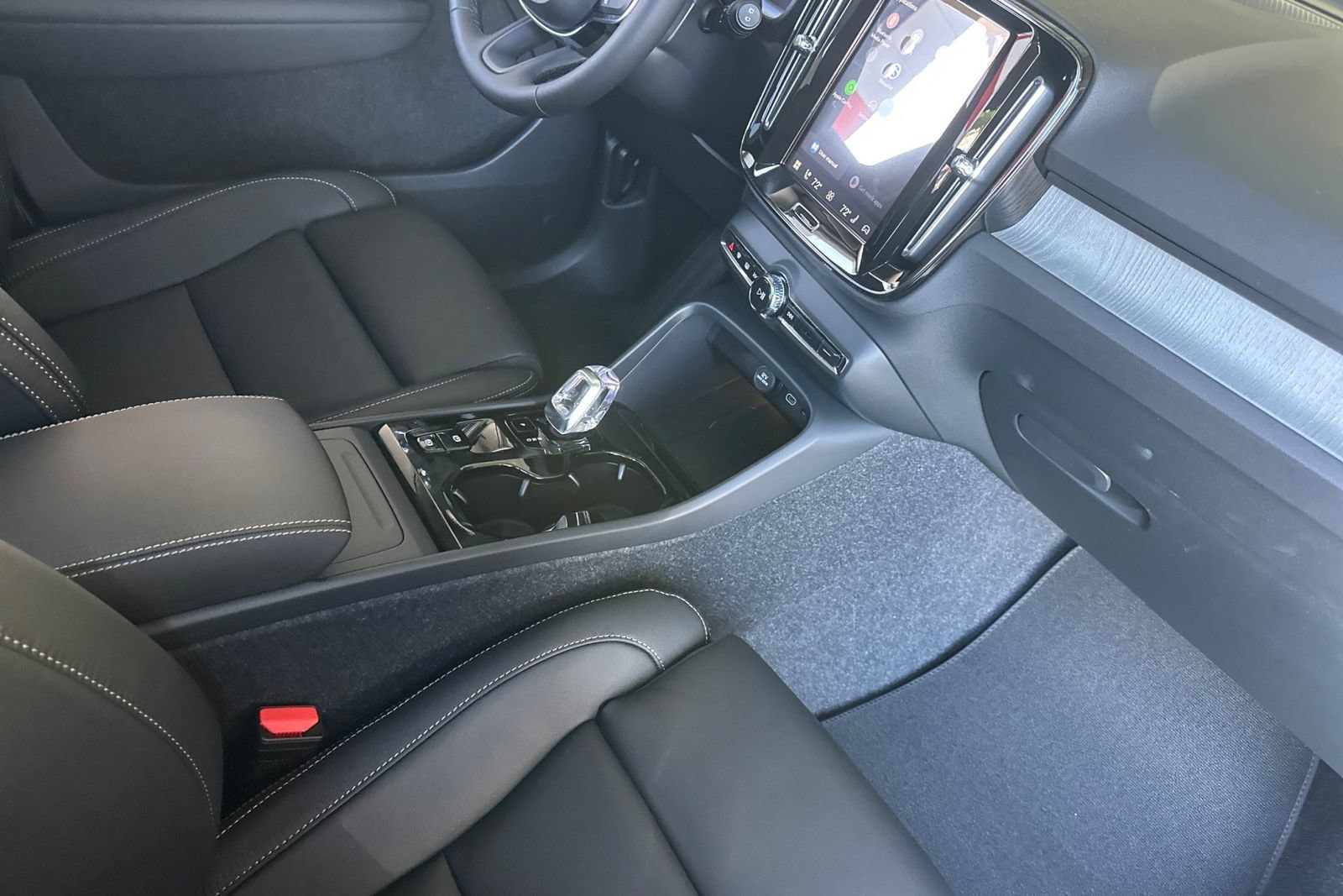 New 2026 Volvo XC40 B5 Ultra w/ Climate Package AWD/4WD image 17