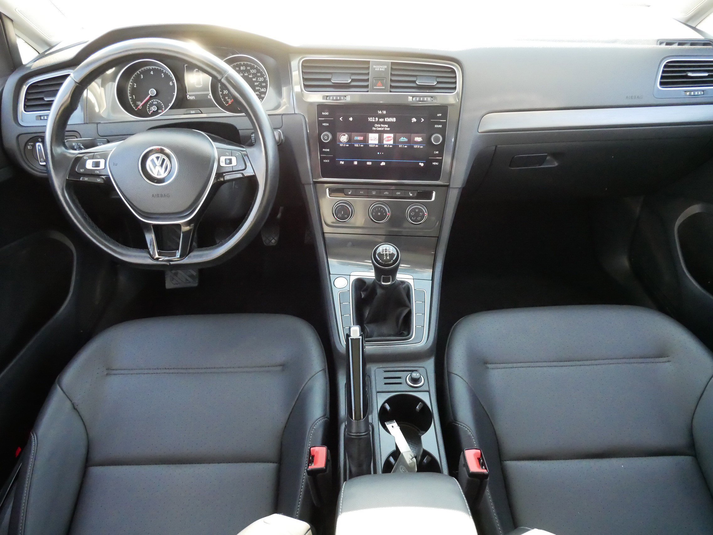 Used 2018 Volkswagen Golf SE image 10