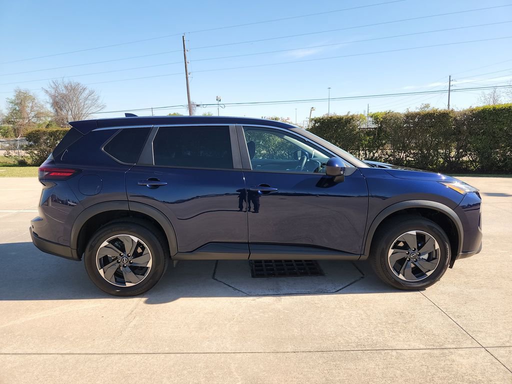 Used 2025 Nissan Rogue SV image 4