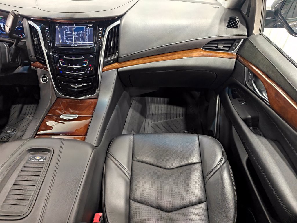 Used 2019 Cadillac Escalade Luxury AWD/4WD image 30