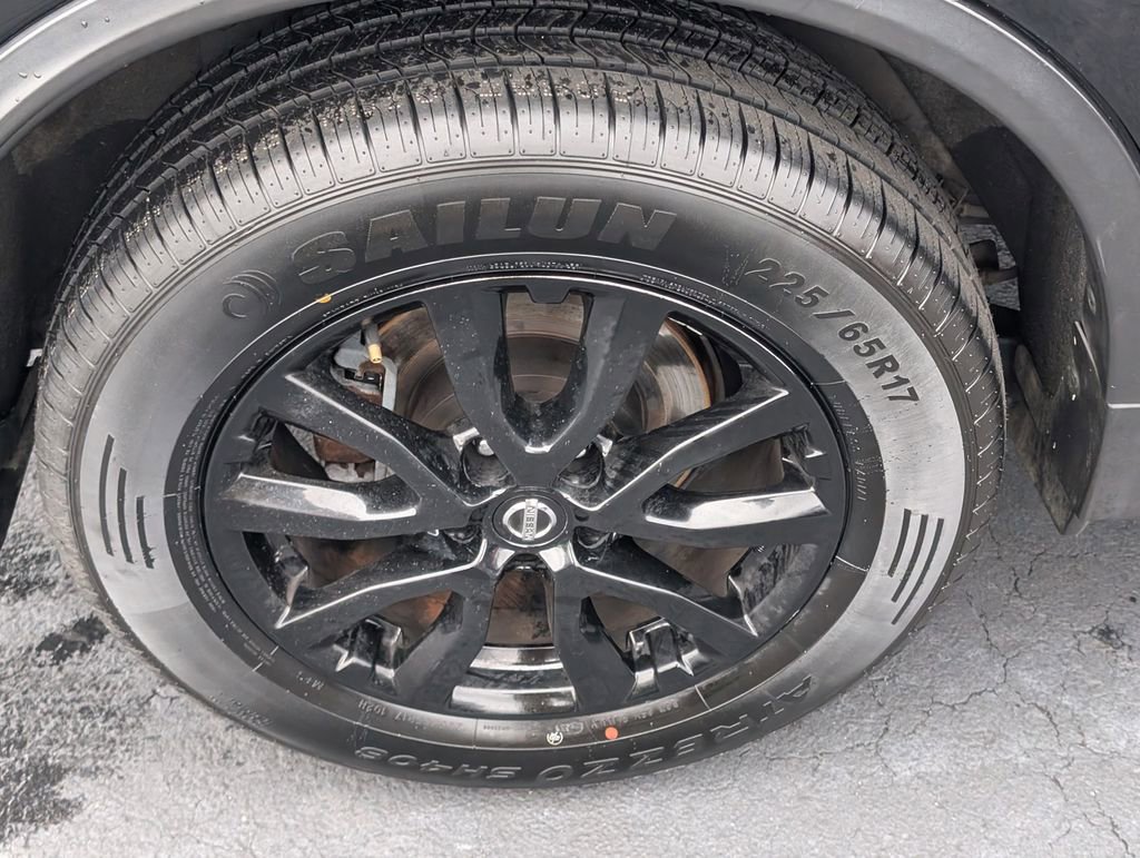 Used 2017 Nissan Rogue SV w/ Midnight Edition image 25